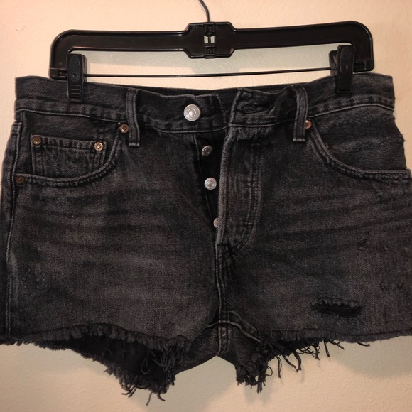 Vintage high waisted Levi’s jean shorts - Picture 2 of 4